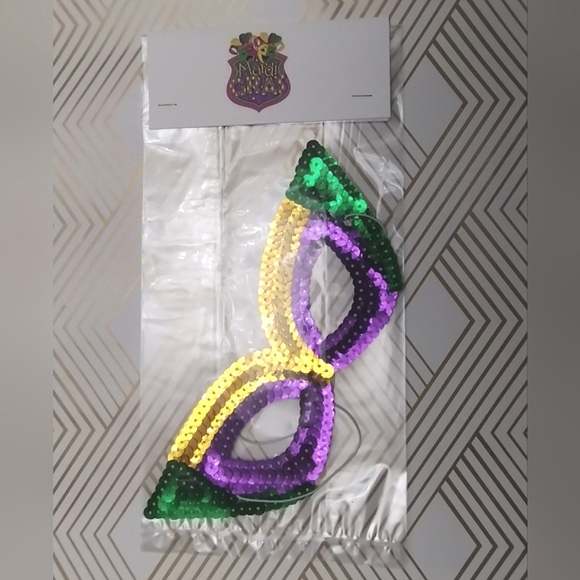 New Mardi Gras Sequins Mask - Picture 5 of 6